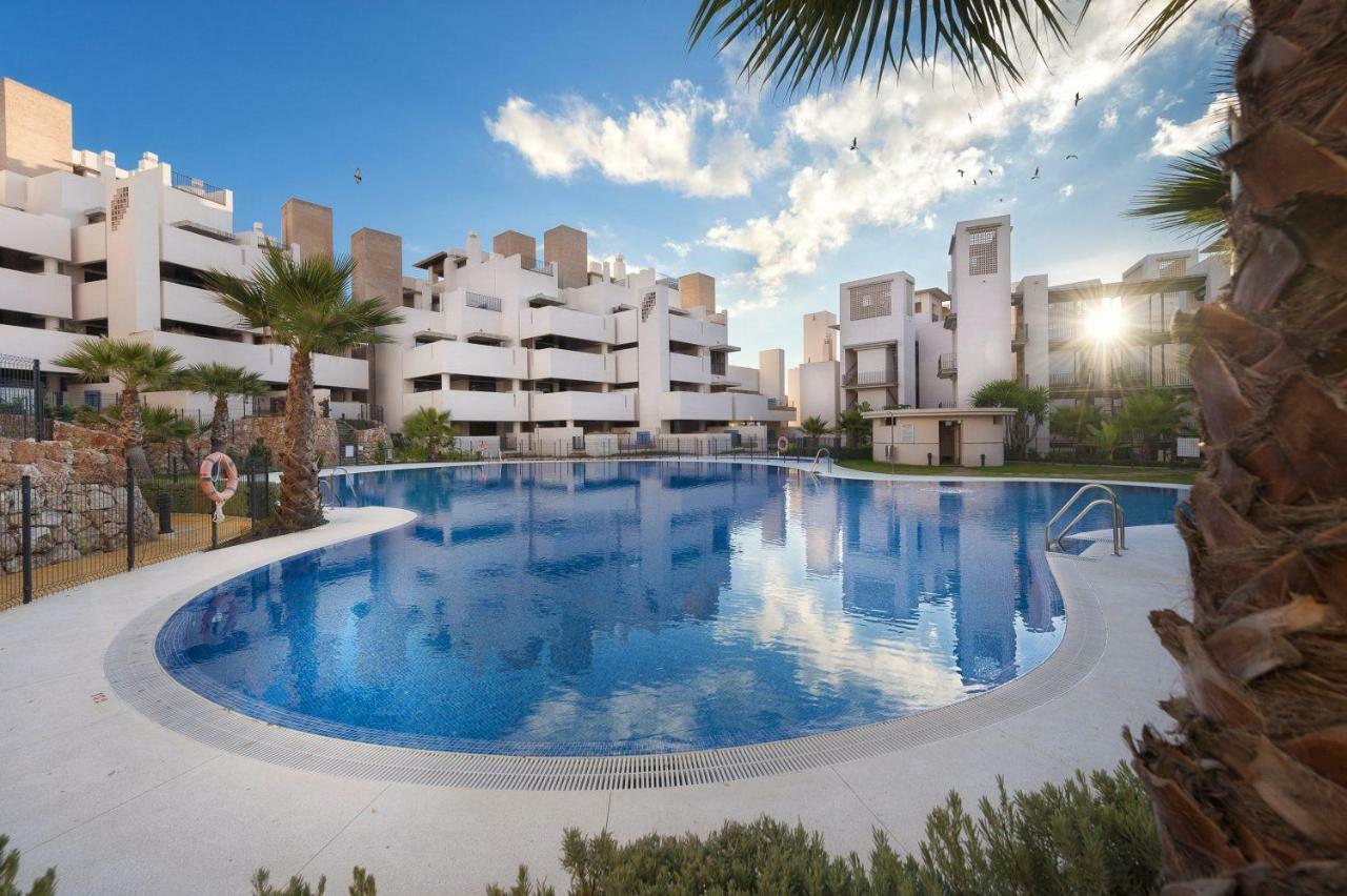 Bahia De La Plata Luxury Apartments Estepona Exteriör bild